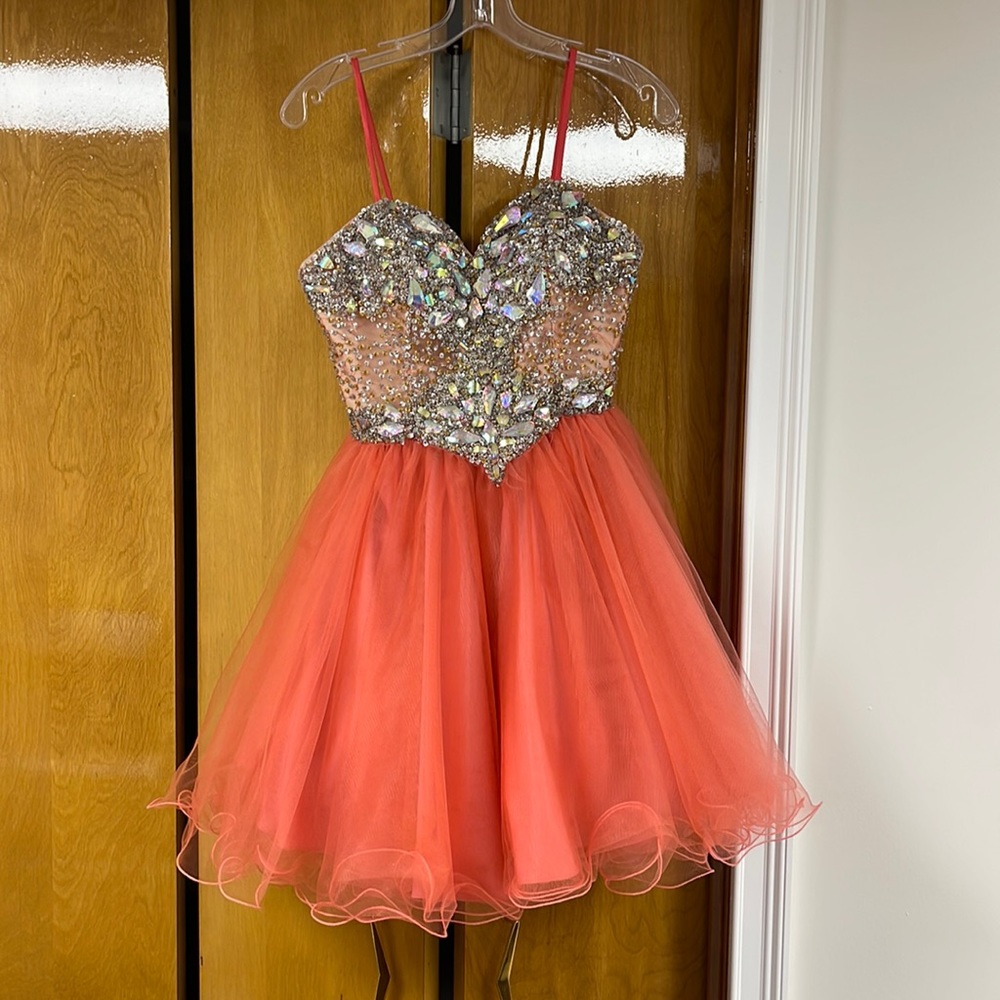 Terani couture size 2 short coral dress with tulle and a sequin beaded top